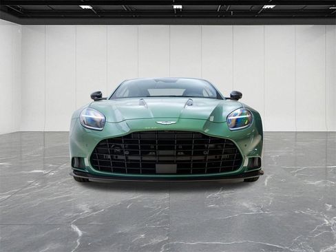 Used 2025 Aston Martin Vanquish image 2