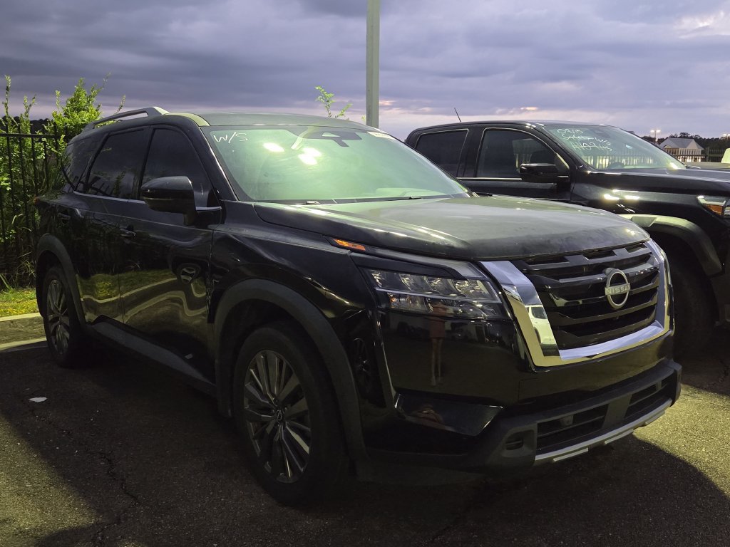 Used 2024 Nissan Pathfinder SL w/ SL Premium Package FWD image 3