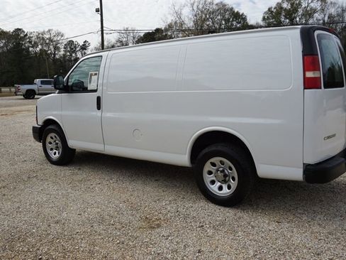 Used 2010 Chevrolet Express 1500 image 8