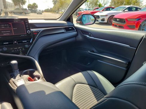 Used 2022 Toyota Camry SE w/ Audio Upgrade Package image 13