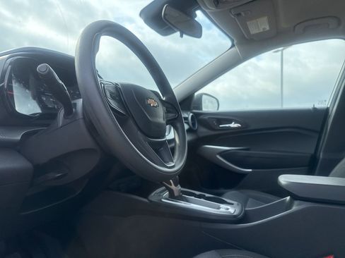 Used 2025 Chevrolet Trax LS image 29