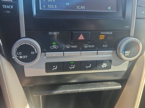 Used 2012 Toyota Camry LE FWD image 16