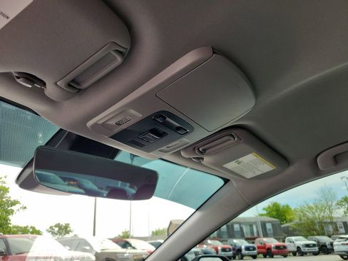 Used 2021 Toyota Camry SE image 30