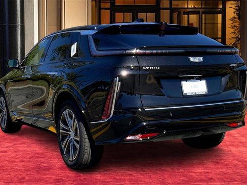 New 2026 Cadillac Lyriq Luxury image 4
