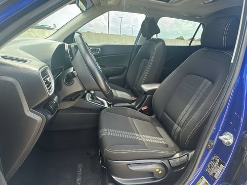 Used 2023 Hyundai Venue SEL FWD image 4
