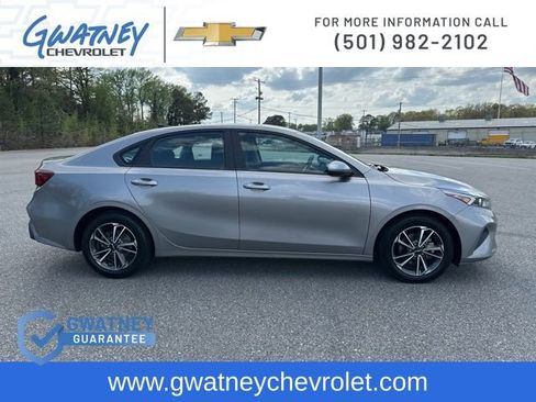 Used 2023 Kia Forte LXS FWD image 4