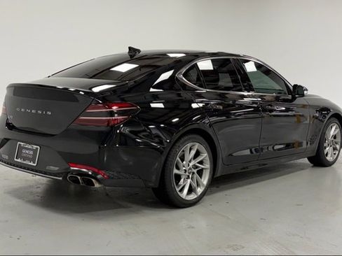 Used 2022 Genesis G70 2.0T image 4
