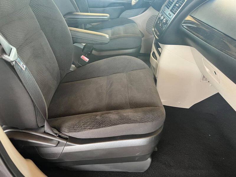 Used 2019 Dodge Grand Caravan SE w/ UConnect Hands-Free Group FWD image 27