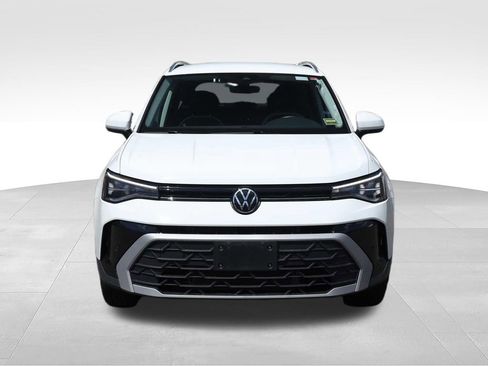 Used 2025 Volkswagen Taos SE AWD/4WD image 2