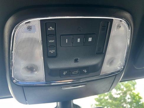 Used 2018 Jeep Grand Cherokee Laredo AWD/4WD image 20