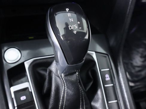 Used 2022 Volkswagen Tiguan SE image 24