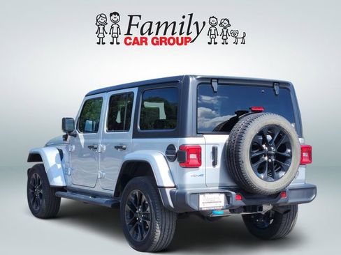Used 2023 Jeep Wrangler Unlimited Sahara w/ Cold Weather Group AWD/4WD image 3