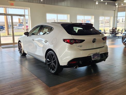 New 2026 MAZDA MAZDA3 Hatchback w/Premium Plus Pkg image 4