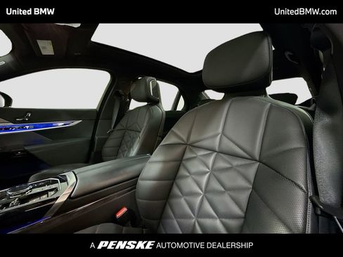 Used 2023 BMW 740i image 5