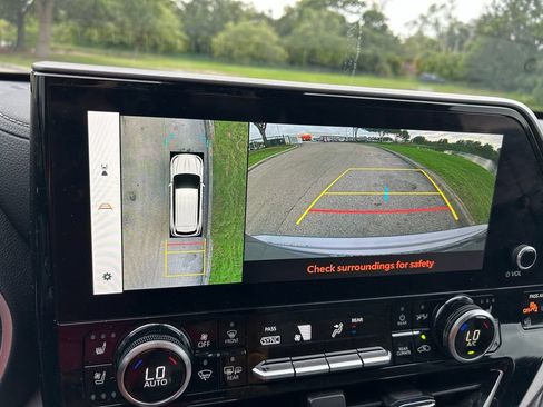 Used 2024 Toyota Highlander Limited FWD image 26