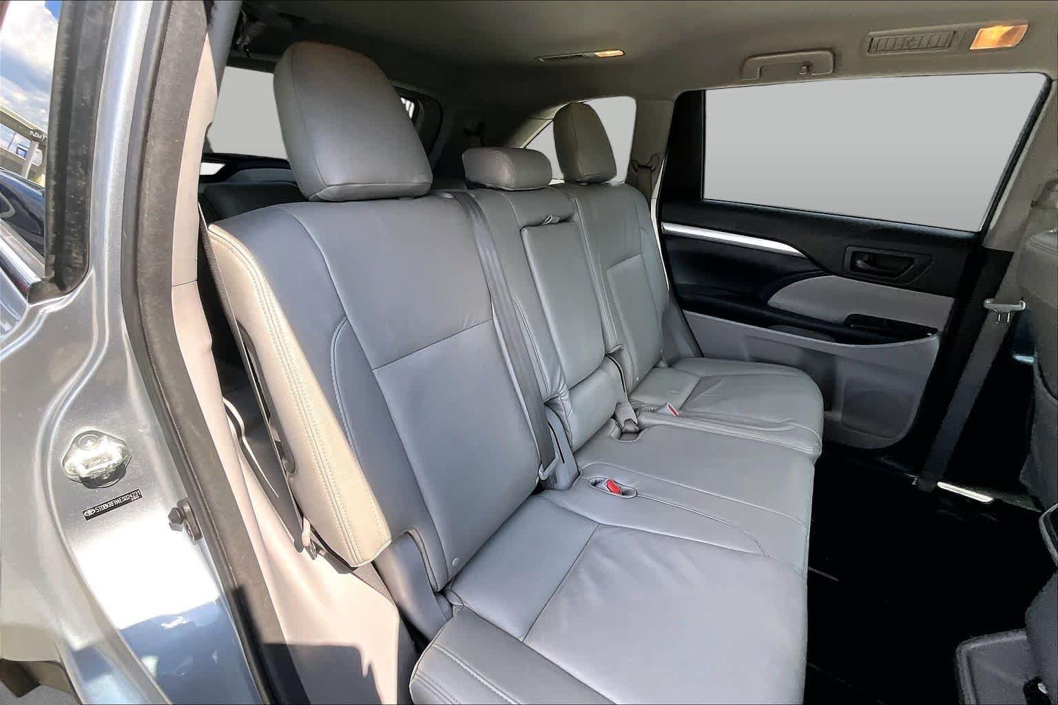 Used 2014 Toyota Highlander Plus AWD/4WD image 19