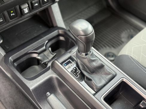 Used 2022 Toyota Tacoma TRD Off-Road image 24