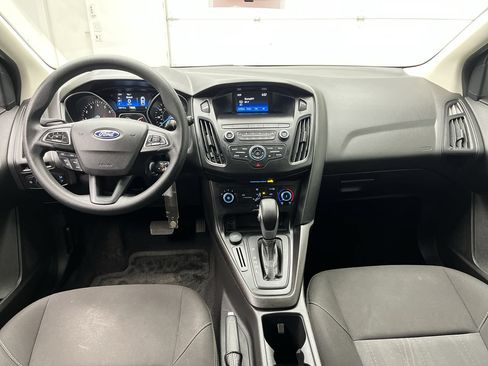 Used 2018 Ford Focus SE FWD image 4
