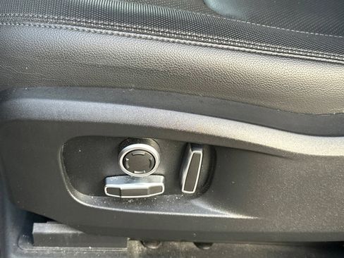 Used 2023 Land Rover Defender 130 X-Dynamic SE image 17