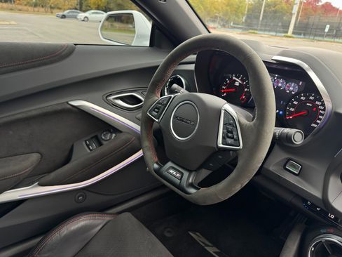 Used 2022 Chevrolet Camaro ZL1 image 39