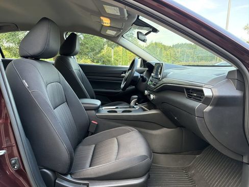 Used 2025 Nissan Altima 2.5 SV FWD image 17