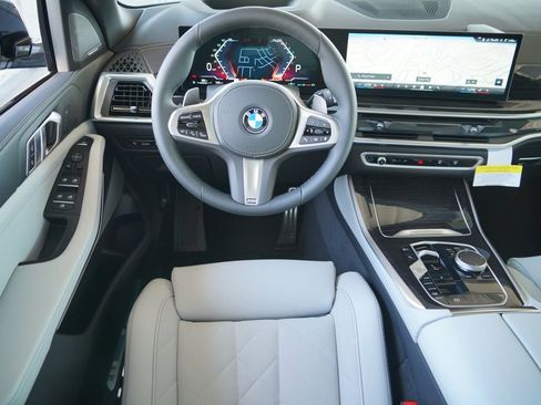 New 2026 BMW X5 xDrive40i w/ M Sport Package AWD/4WD image 15