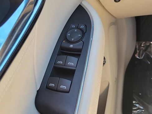 Used 2022 Buick Envision Preferred FWD image 18