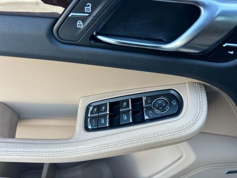 Used 2024 Porsche Macan AWD/4WD image 11
