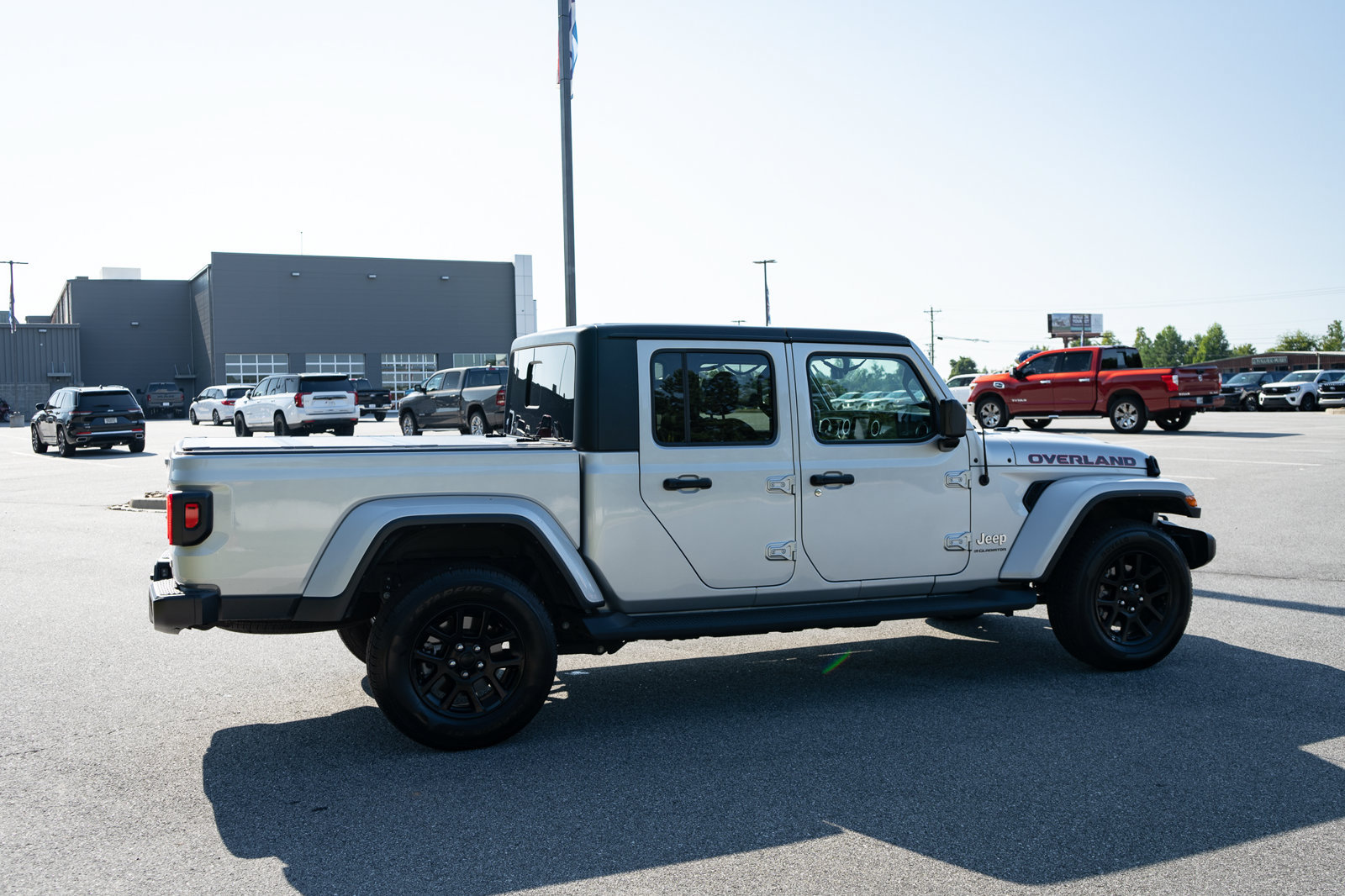 Used 2023 Jeep Gladiator Overland AWD/4WD image 10