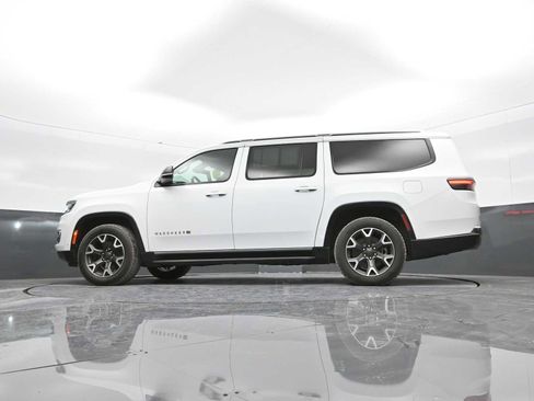 Used 2023 Jeep Wagoneer L Series III w/ Preferred Equipment Group image 40