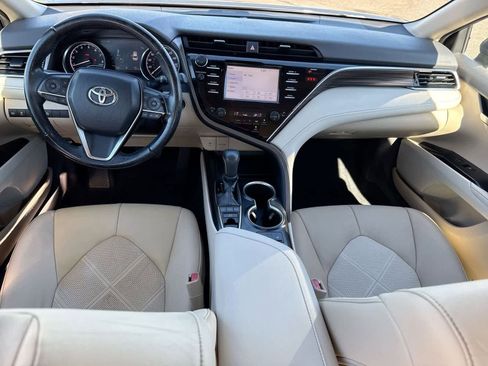 Used 2018 Toyota Camry XLE image 15