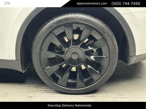 Used 2023 Tesla Model Y Long Range image 36