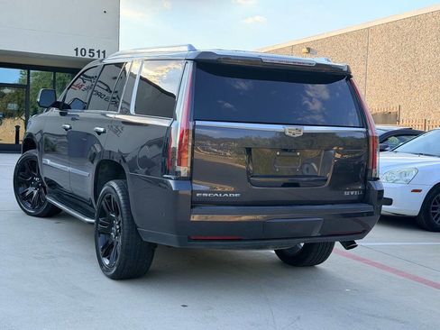 Used 2017 Cadillac Escalade Luxury image 6