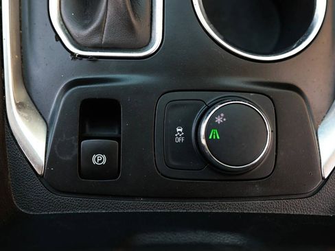 Used 2021 Chevrolet Traverse LS FWD image 24
