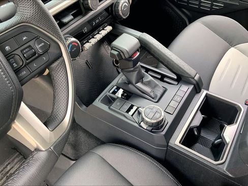 Used 2024 Toyota Tacoma TRD Off-Road image 15