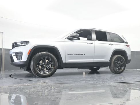 New 2025 Jeep Grand Cherokee Altitude RWD image 50