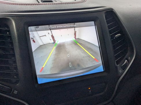 Used 2022 Jeep Cherokee Trailhawk w/ Comfort/Convenience Group AWD/4WD image 16