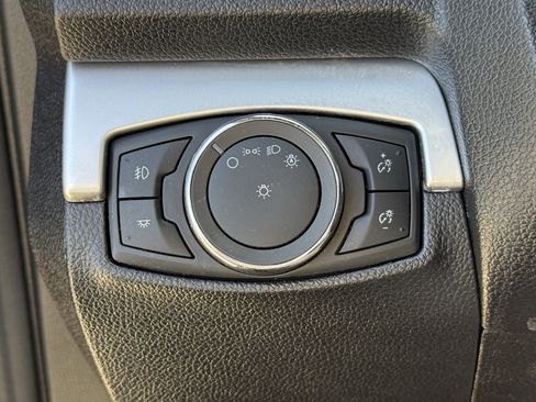 Used 2017 Ford Explorer XLT image 25