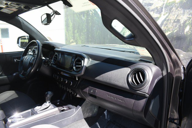 Certified 2017 Toyota Tacoma TRD Off-Road w/ Premium & Technology Package AWD/4WD image 25