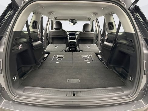 Used 2023 Jeep Grand Cherokee L Limited w/ Black Appearance Package image 23