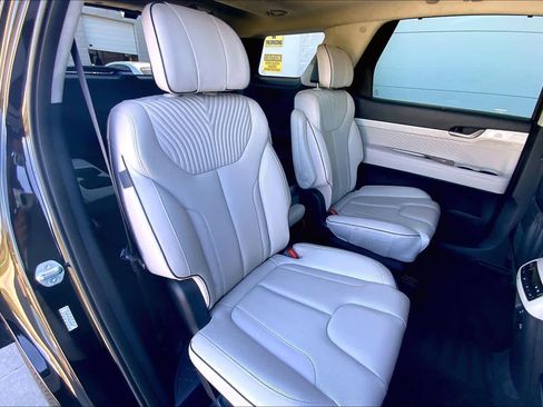 Used 2024 Hyundai Palisade Calligraphy image 18