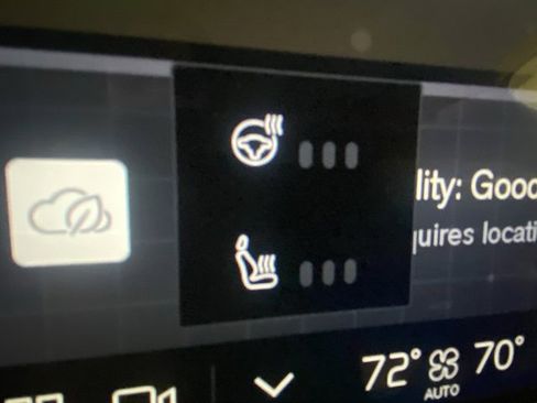 Used 2025 Volvo XC40 B5 Plus image 25