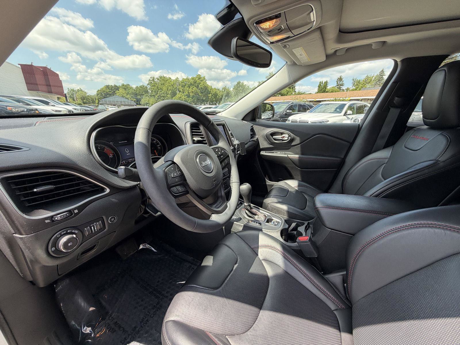 Used 2022 Jeep Cherokee Trailhawk w/ Sun, Sound & Nav Group AWD/4WD image 15