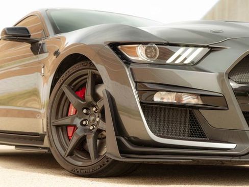 Used 2020 Ford Mustang Shelby GT500 w/ Carbon Fibre Track Pack RWD image 30
