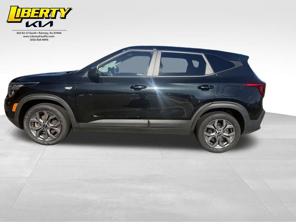 Used 2024 Kia Seltos LX AWD/4WD image 4