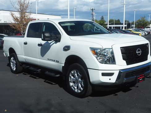 Used 2023 Nissan Titan SV w/ SV Convenience Package image 3