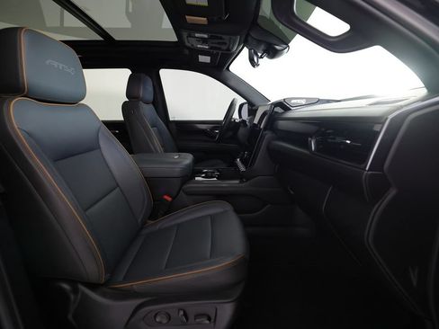 Used 2025 GMC Yukon AT4 w/ AT4 Premium Package AWD/4WD image 10