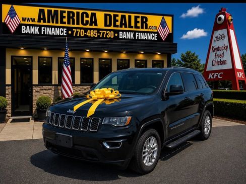 Used 2019 Jeep Grand Cherokee Laredo AWD/4WD image 1
