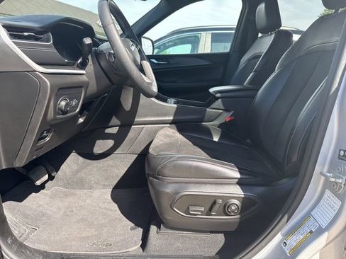 Used 2024 Jeep Grand Cherokee Altitude image 9