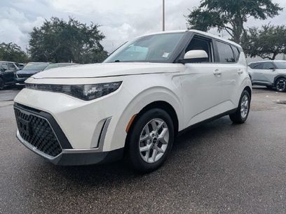 Certified 2023 Kia Soul LX w/ LX Technology Package